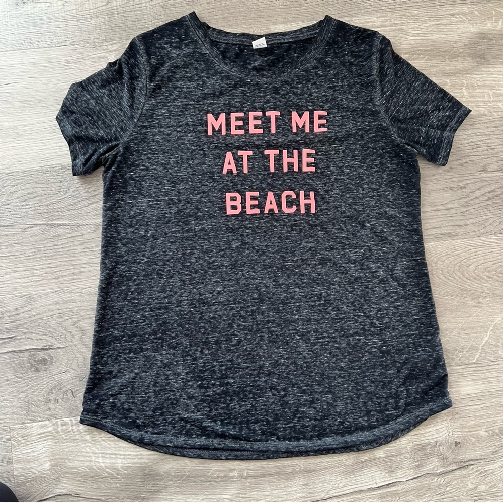 Old Navy Graphic Tee - Womens - gray - beach